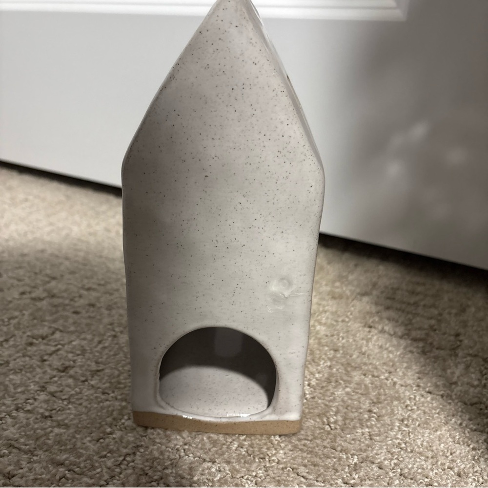Trade Cie 8.5” Ceramic House T-light Holder Ceramic - Picture 5 of 5